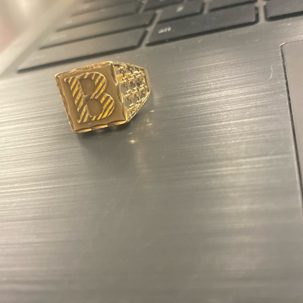 Ring size 8, real gold, letter B